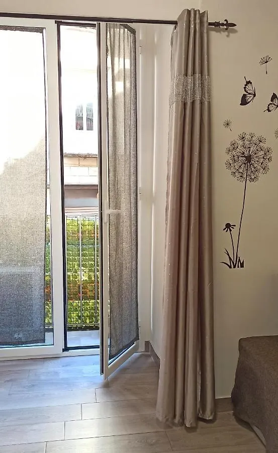 Napoli Pop Chiaia Apartment 0*, Naples